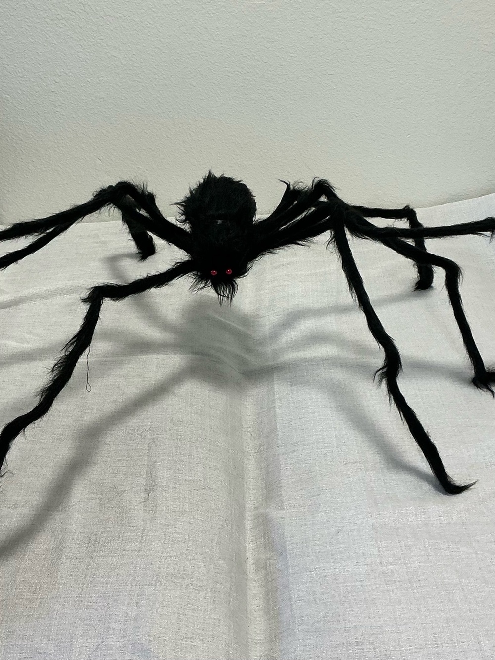 JOYIN Halloween Outdoor Decor Set 2 Giant 6.5 ft Hairy Spiders & Triangular Web